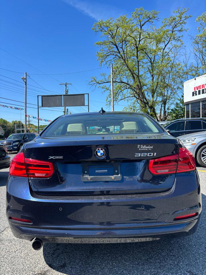 Used 2017 BMW 320i xDrive Sedan AWD/4WD image 4