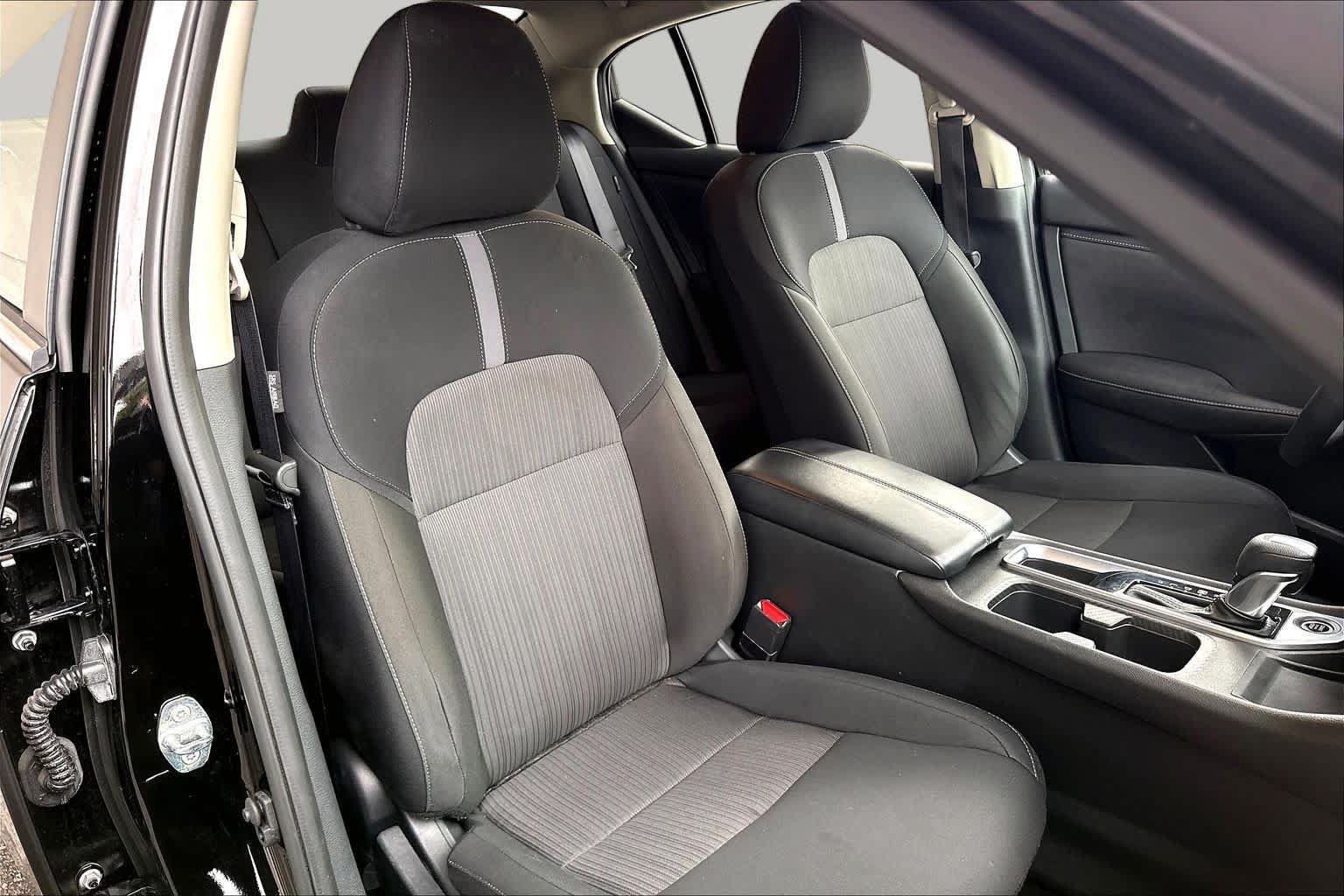 Used 2025 Nissan Sentra SV FWD image 9