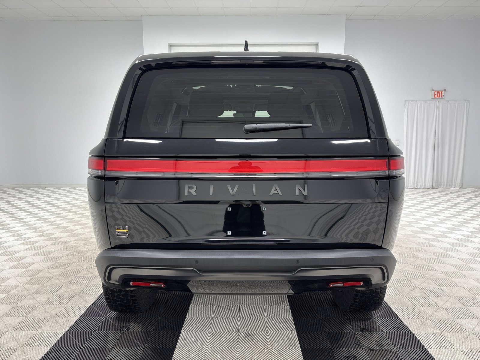 Used 2025 Rivian R1S Premium image 4