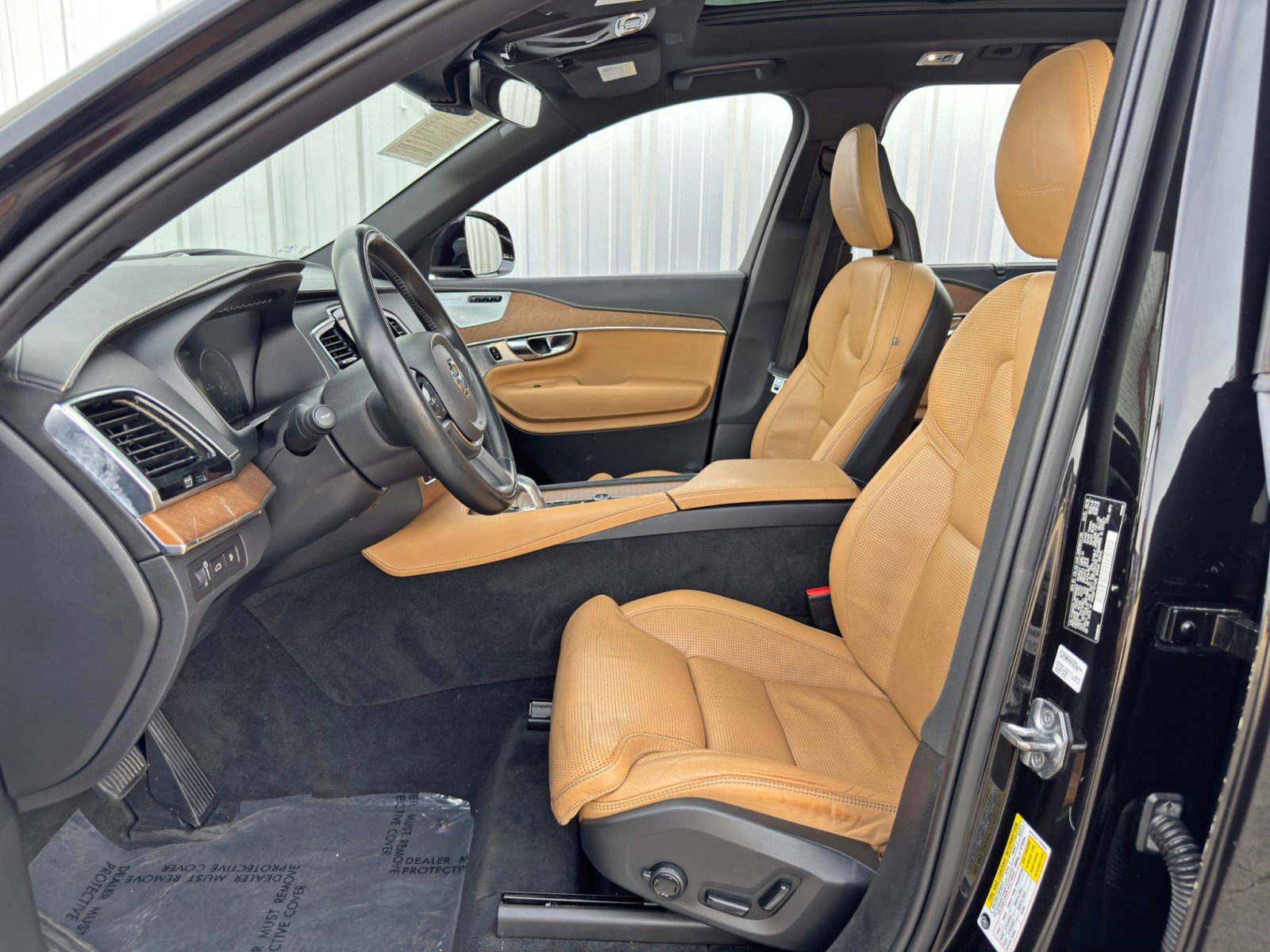 Used 2017 Volvo XC90 T8 Inscription w/ Vision Package image 16