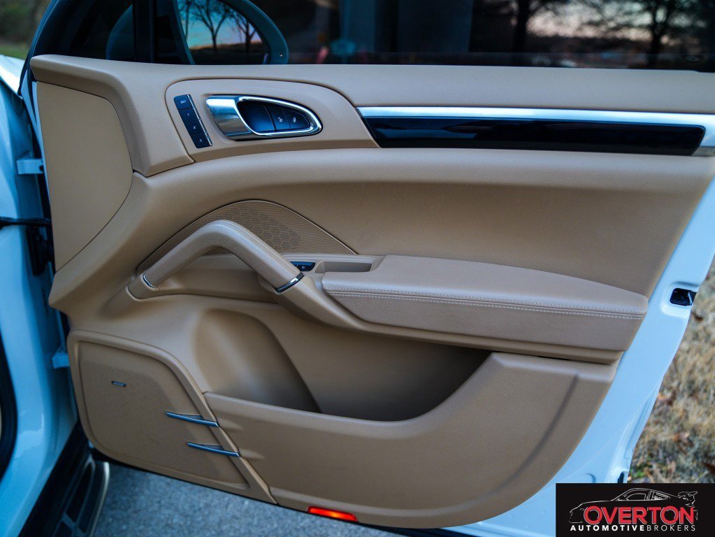 Used 2015 Porsche Cayenne S image 28