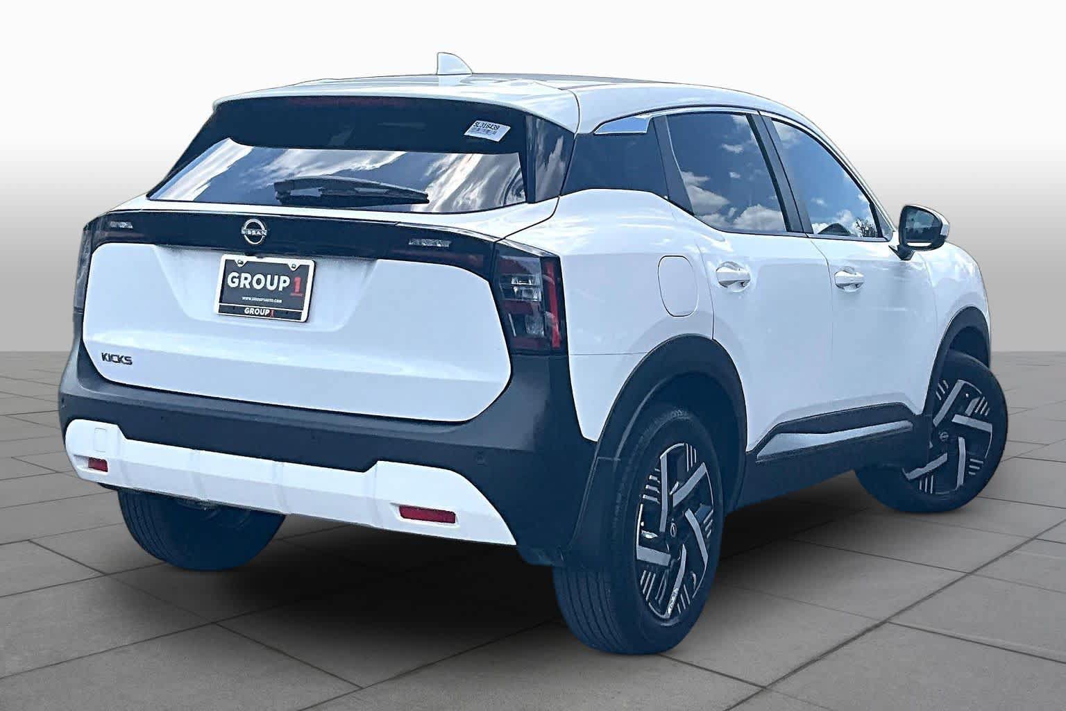 Used 2025 Nissan Kicks SV w/ Charging Package FWD image 13