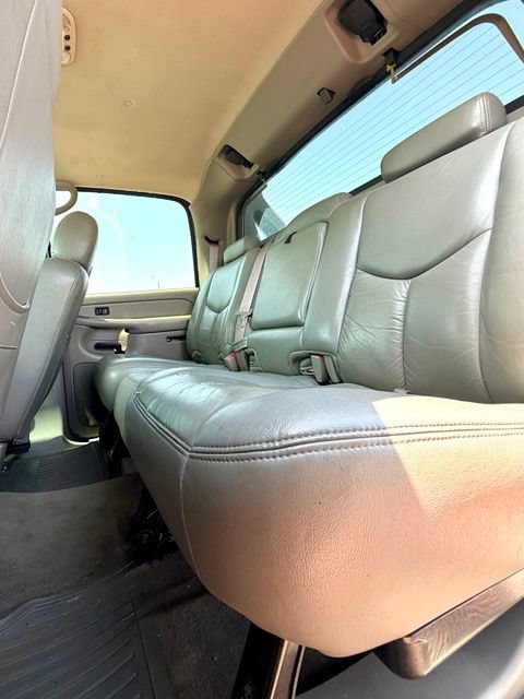Used 2005 Chevrolet Avalanche Z71 w/ Preferred Equipment Group AWD/4WD image 9