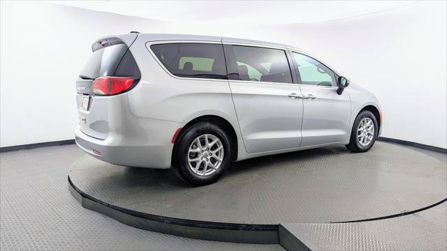 Used 2023 Chrysler Voyager LX FWD image 8