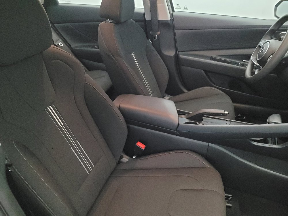 Used 2022 Hyundai Elantra SEL w/ Cargo Package image 21