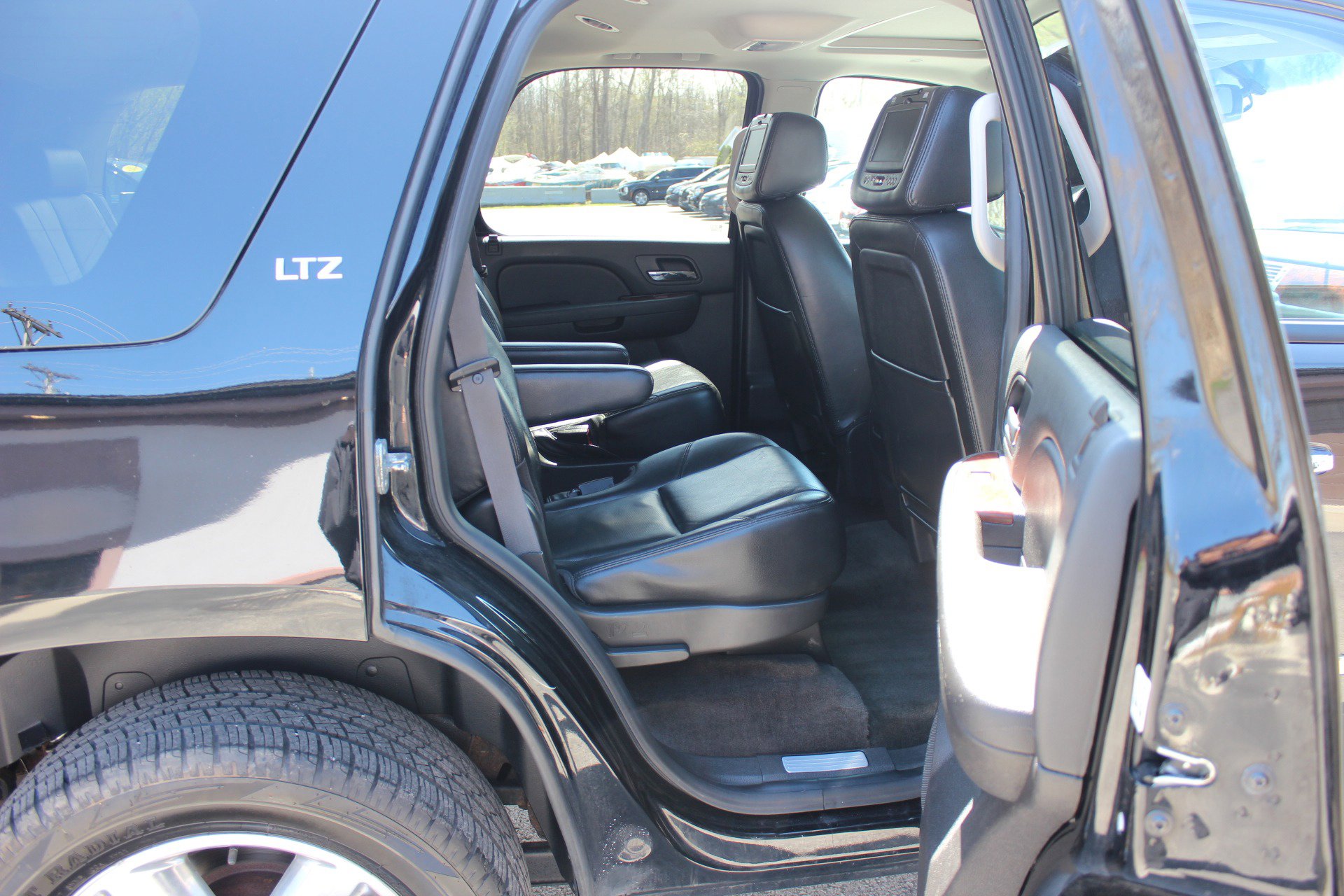 Used 2014 Chevrolet Tahoe LTZ AWD/4WD image 40