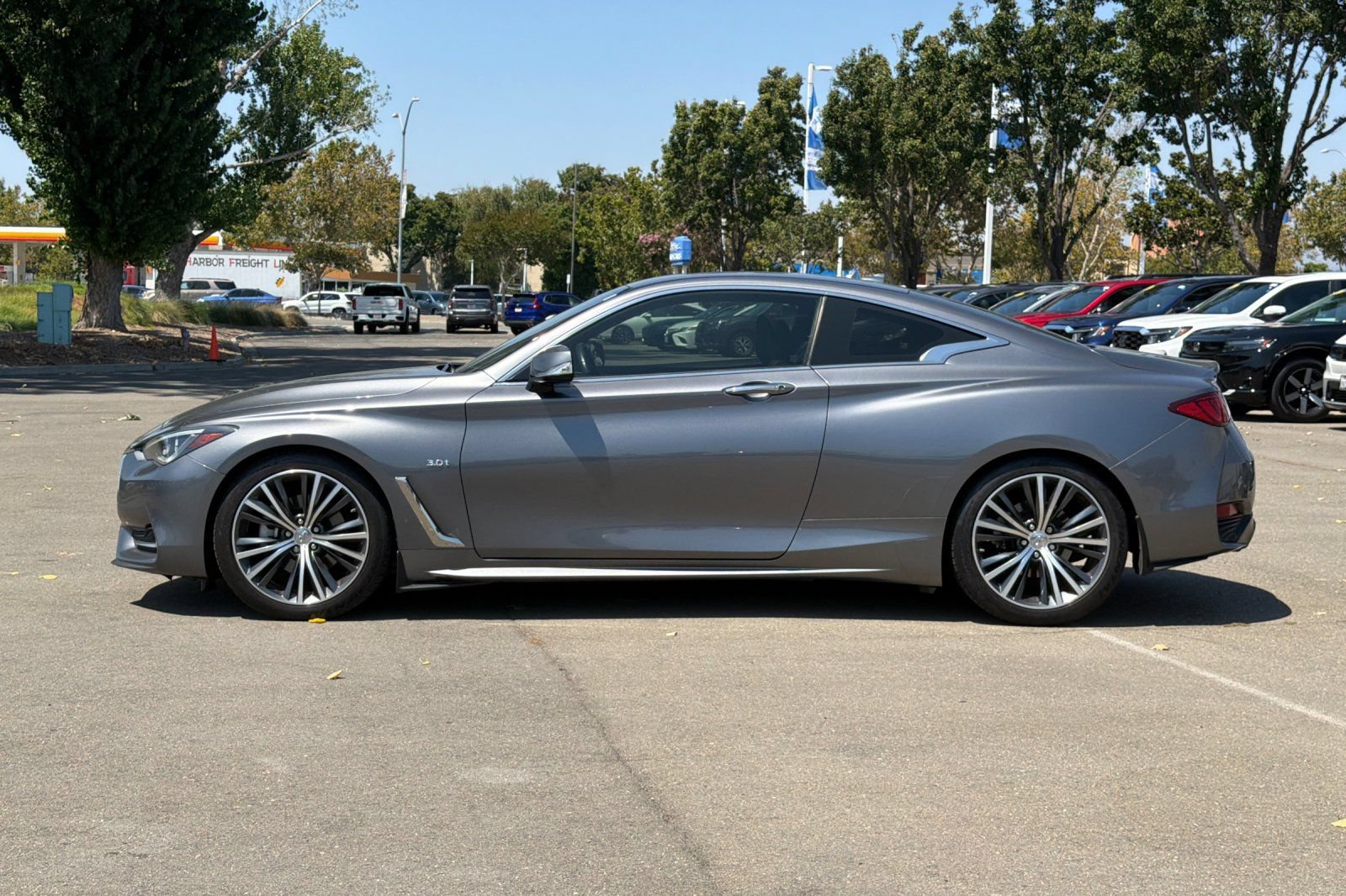 Used 2019 INFINITI Q60 3.0t Luxe w/ Essential Package RWD image 7