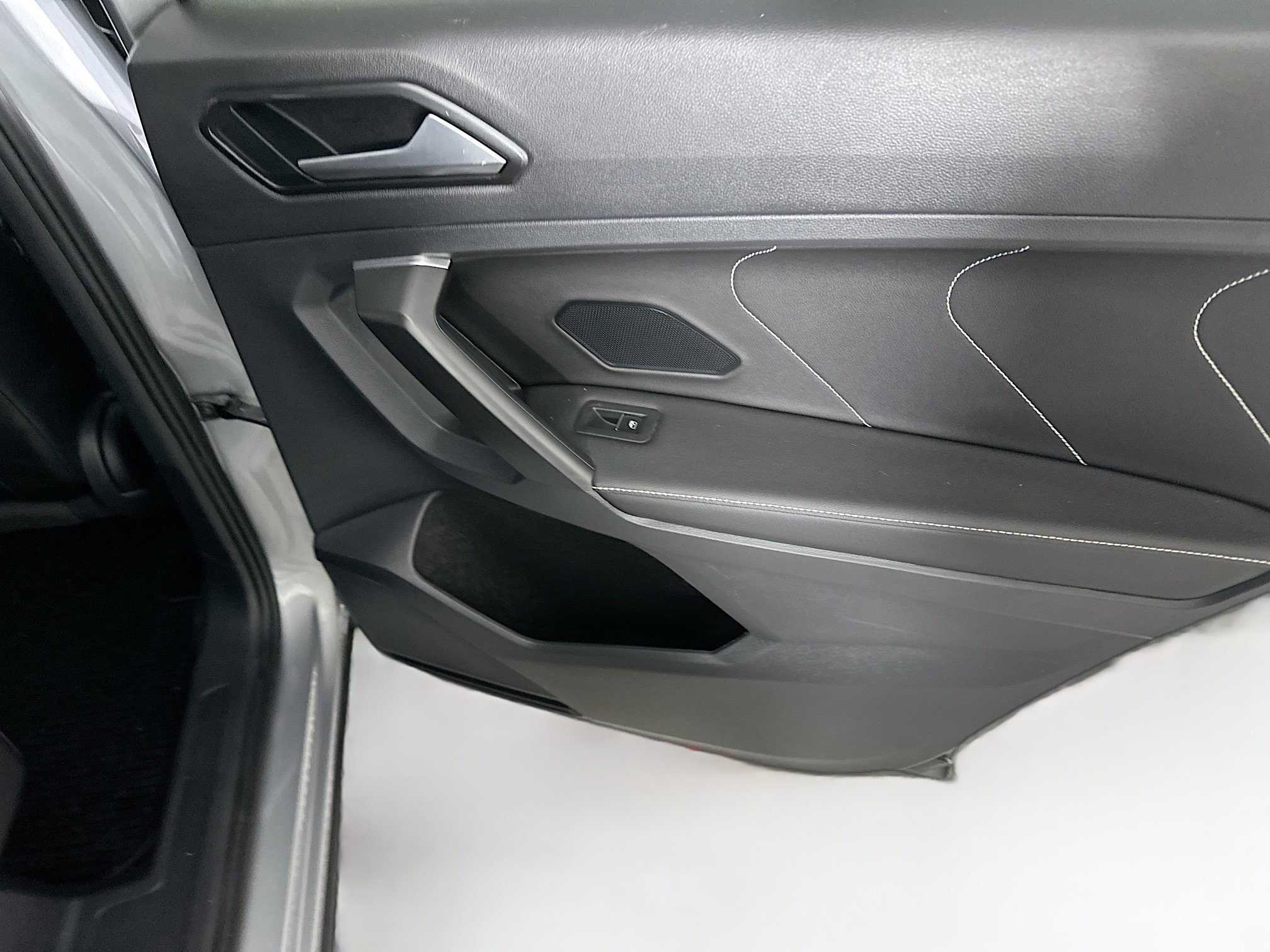 Used 2023 Volkswagen Tiguan SE image 28