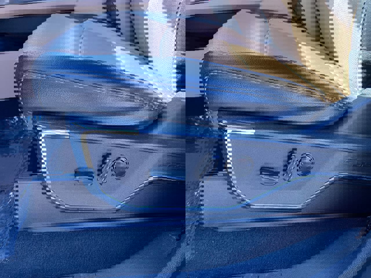 Used 2023 Ford F350 Lariat image 13