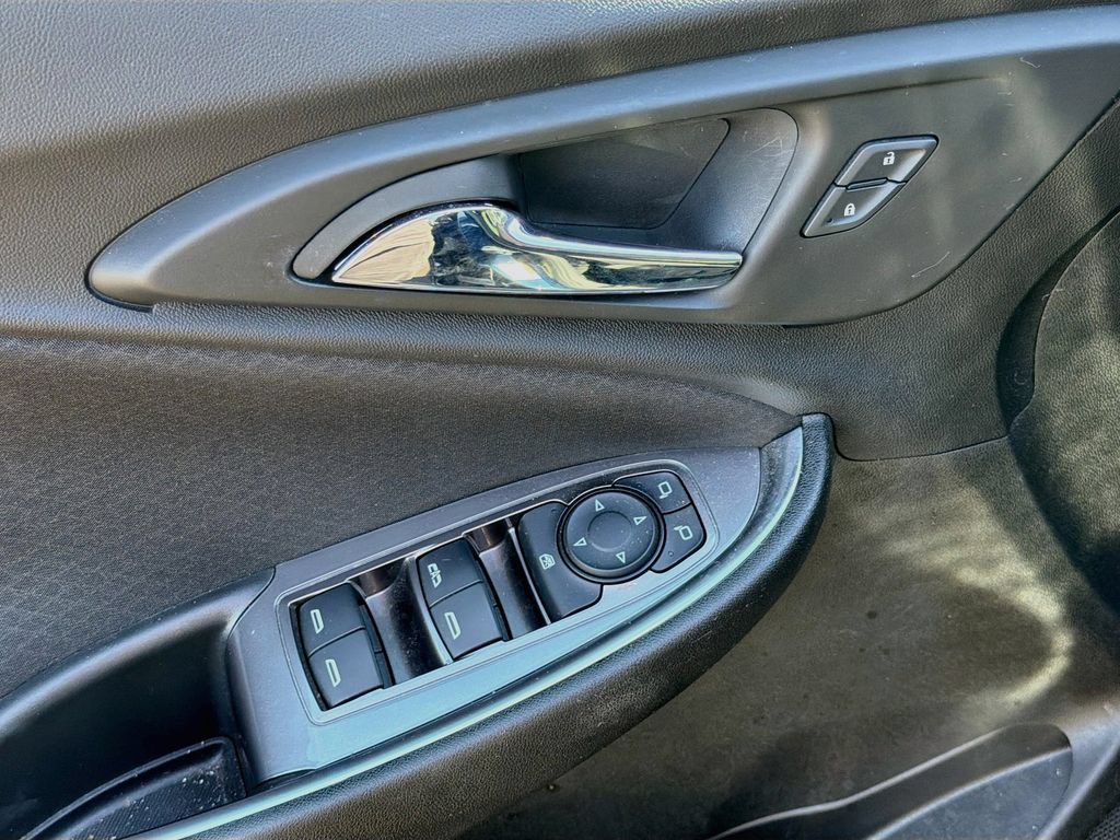Used 2021 Chevrolet Malibu LT FWD image 19