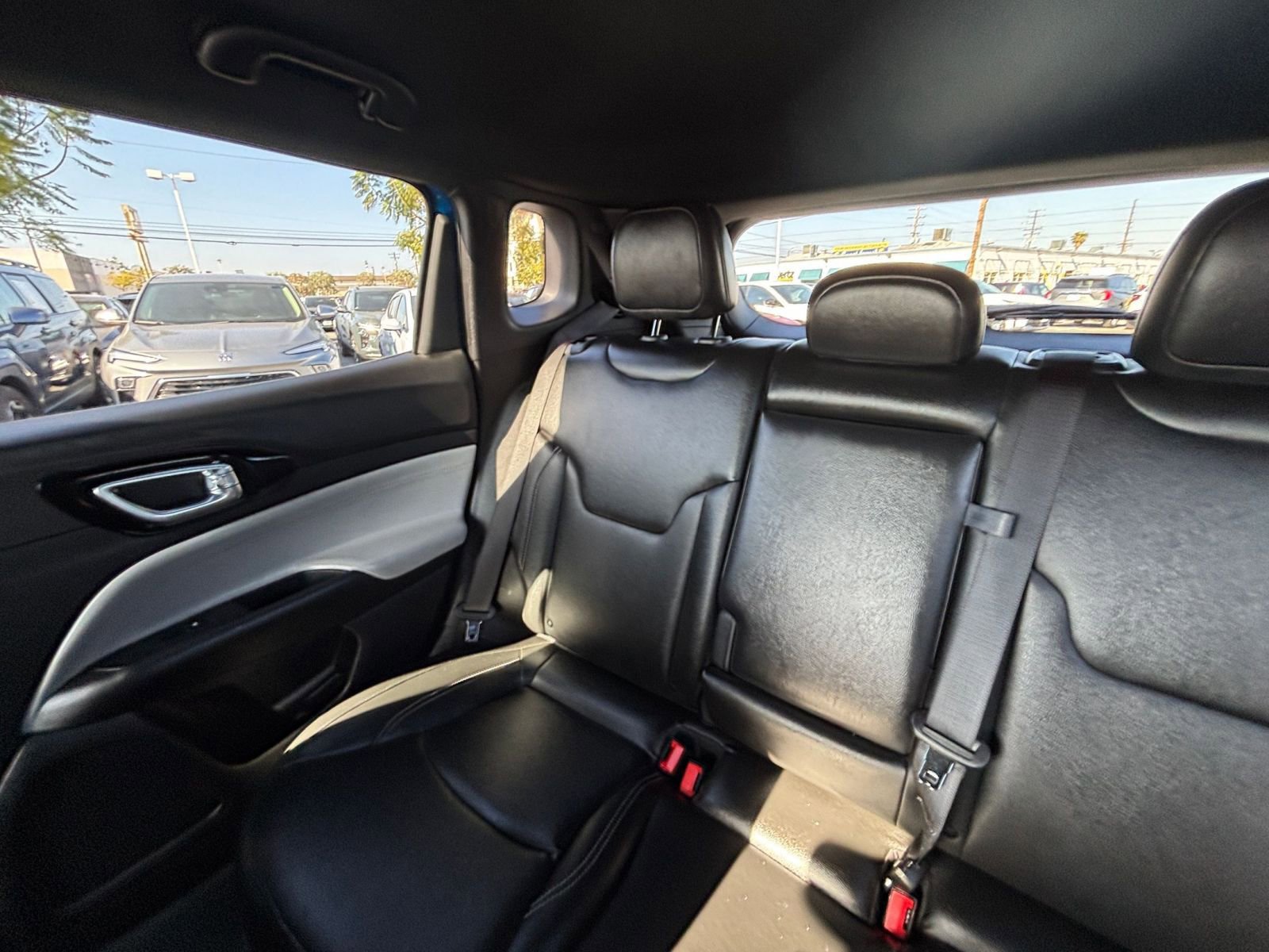 Used 2025 Jeep Compass Limited image 40