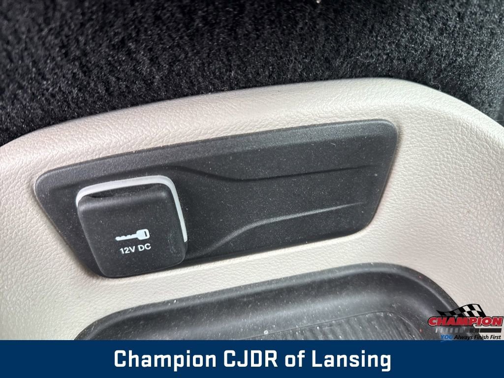 Used 2024 Chrysler Pacifica Touring-L image 31