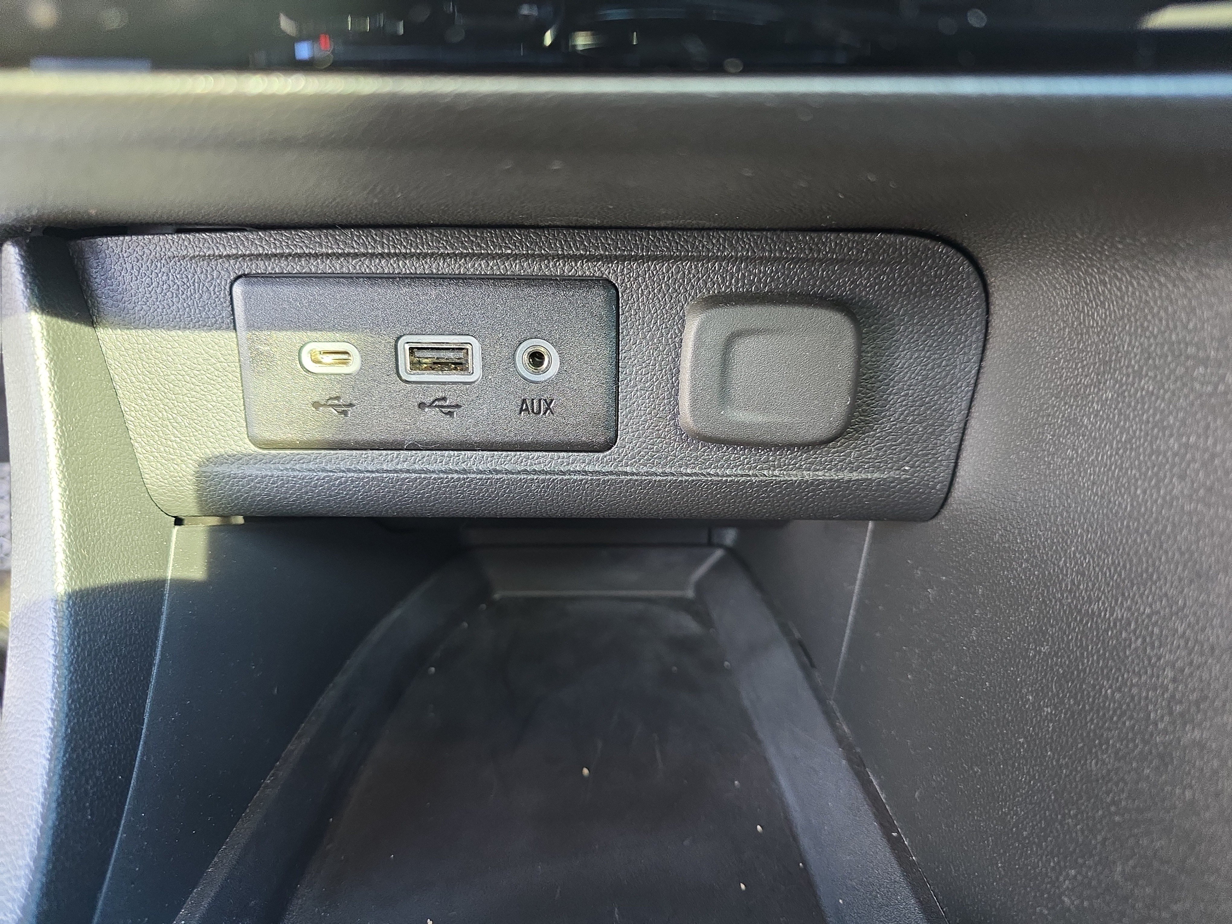 Used 2023 Buick Encore GX Essence w/ Experience Buick Package AWD/4WD image 33