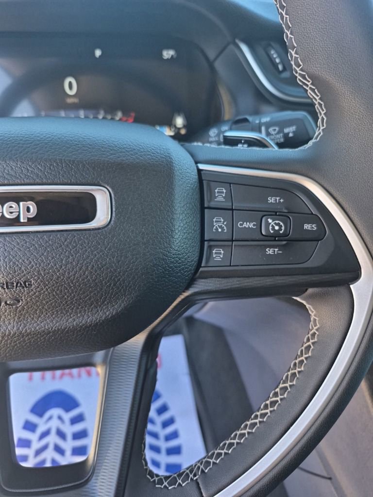 Used 2023 Jeep Grand Cherokee Laredo X image 35