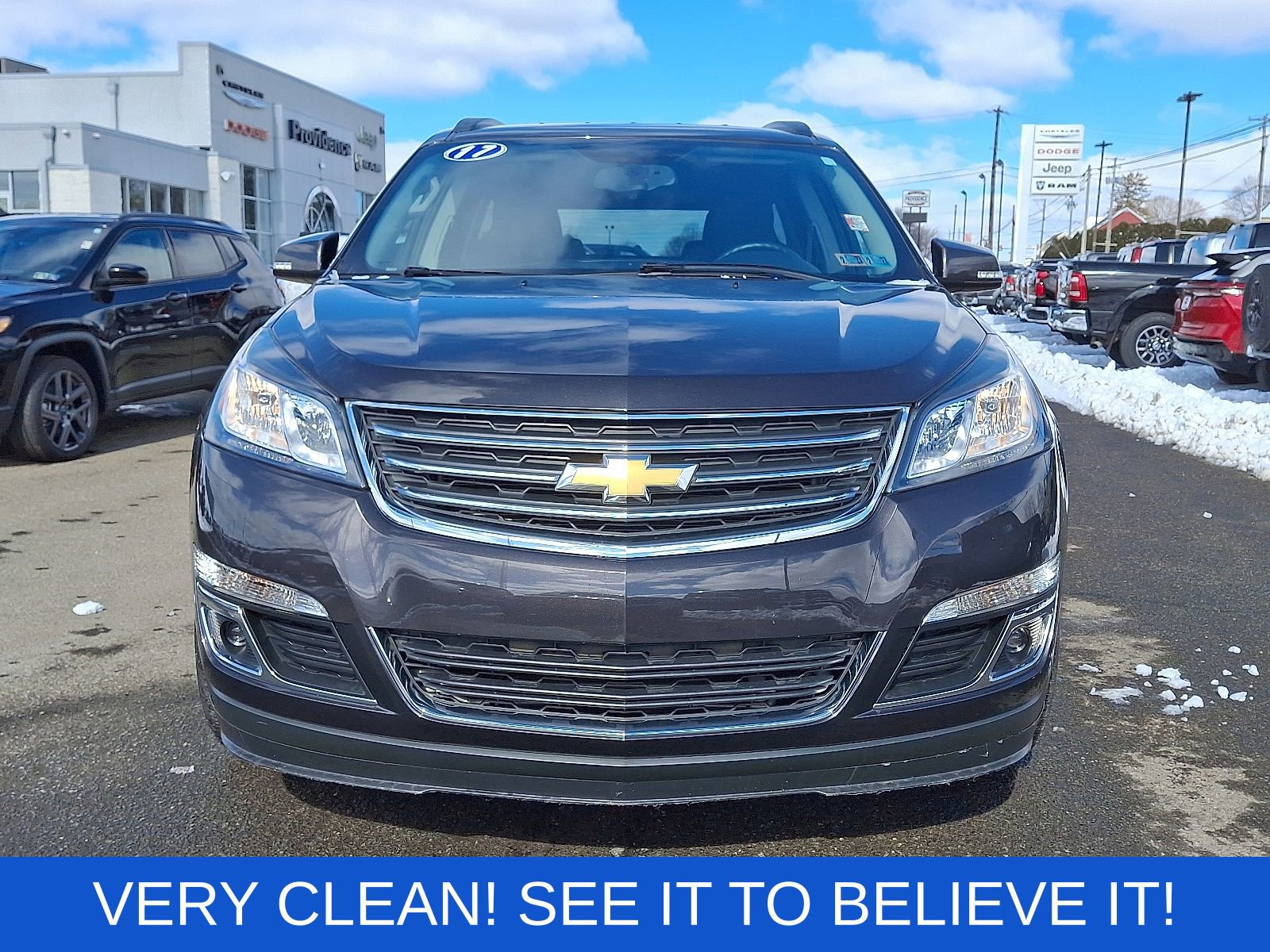 Used 2017 Chevrolet Traverse LT w/ Style and Technology Package image 2