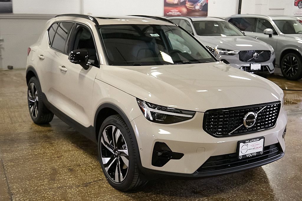 New 2026 Volvo XC40 B5 Ultra w/ Climate Package image 4