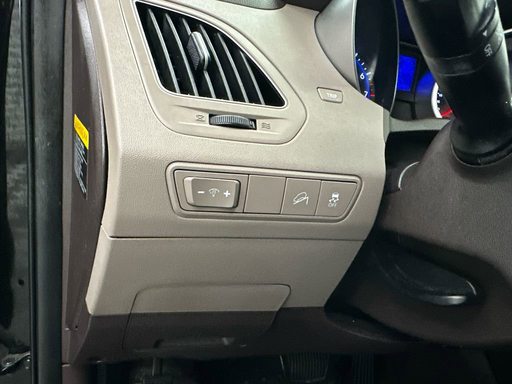 Used 2013 Hyundai Tucson GL FWD image 25
