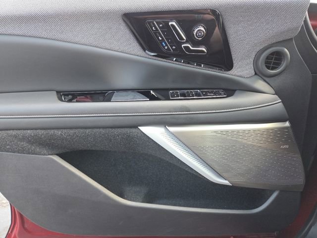 Used 2025 Cadillac Optiq Sport 2 w/ LPO, Floor Liner Package AWD/4WD image 32