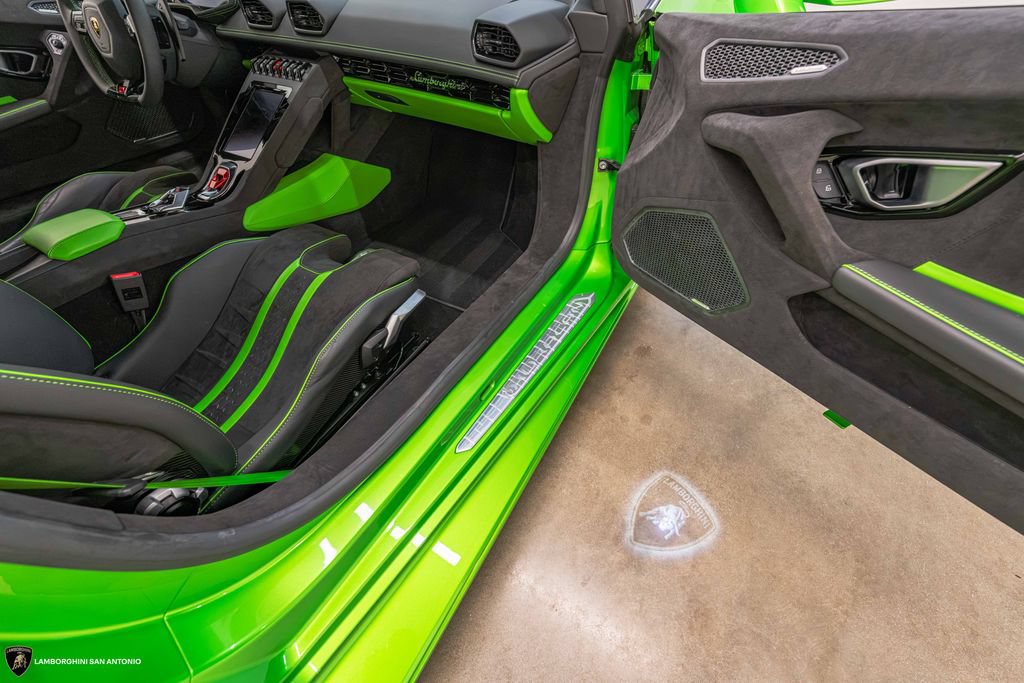 Used 2024 Lamborghini Huracan Tecnica RWD image 28