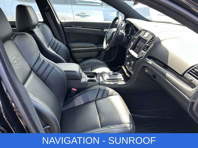 Used 2023 Chrysler 300 C image 2