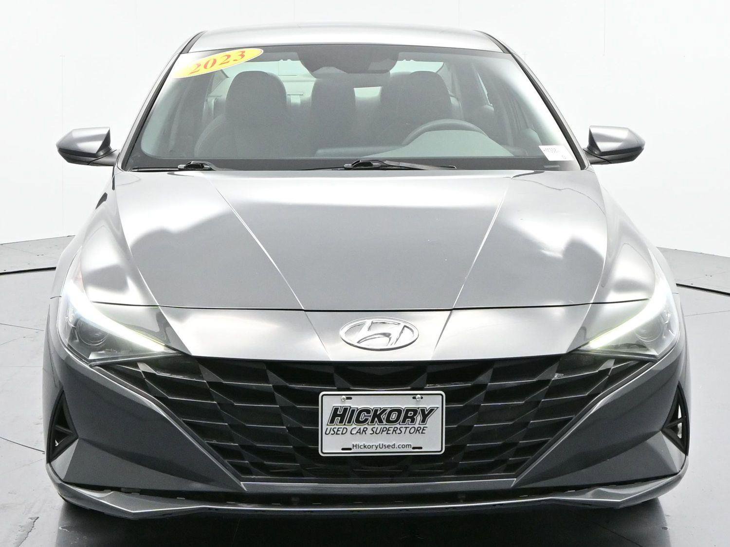 Used 2023 Hyundai Elantra SEL image 2