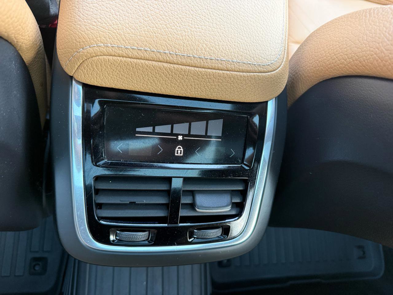 Used 2018 Volvo XC60 T6 Inscription w/ Vision Package image 20