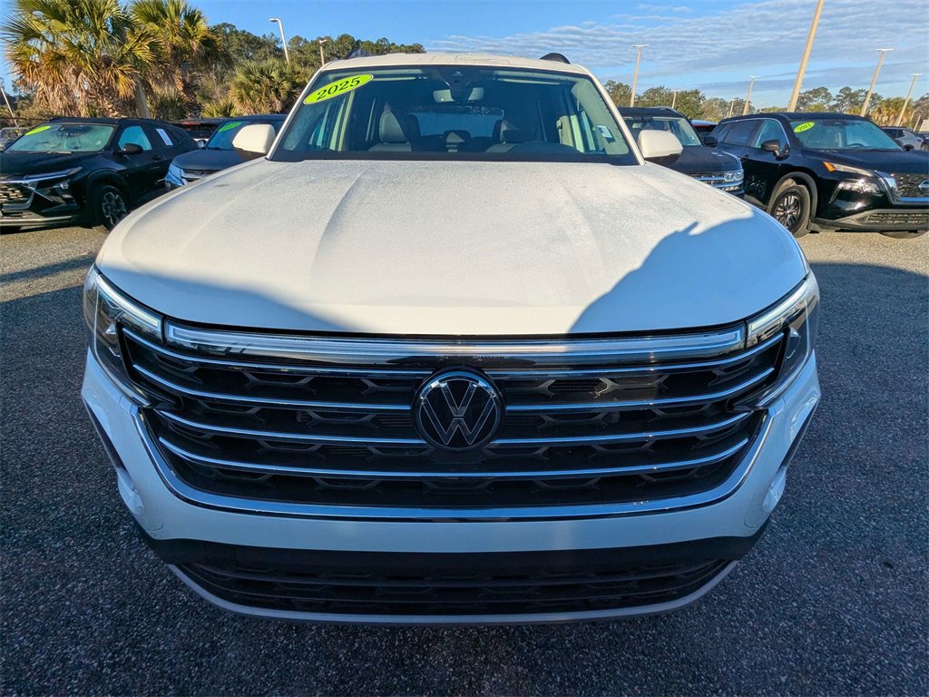 Used 2025 Volkswagen Atlas SE w/ Black Wheel Package image 9