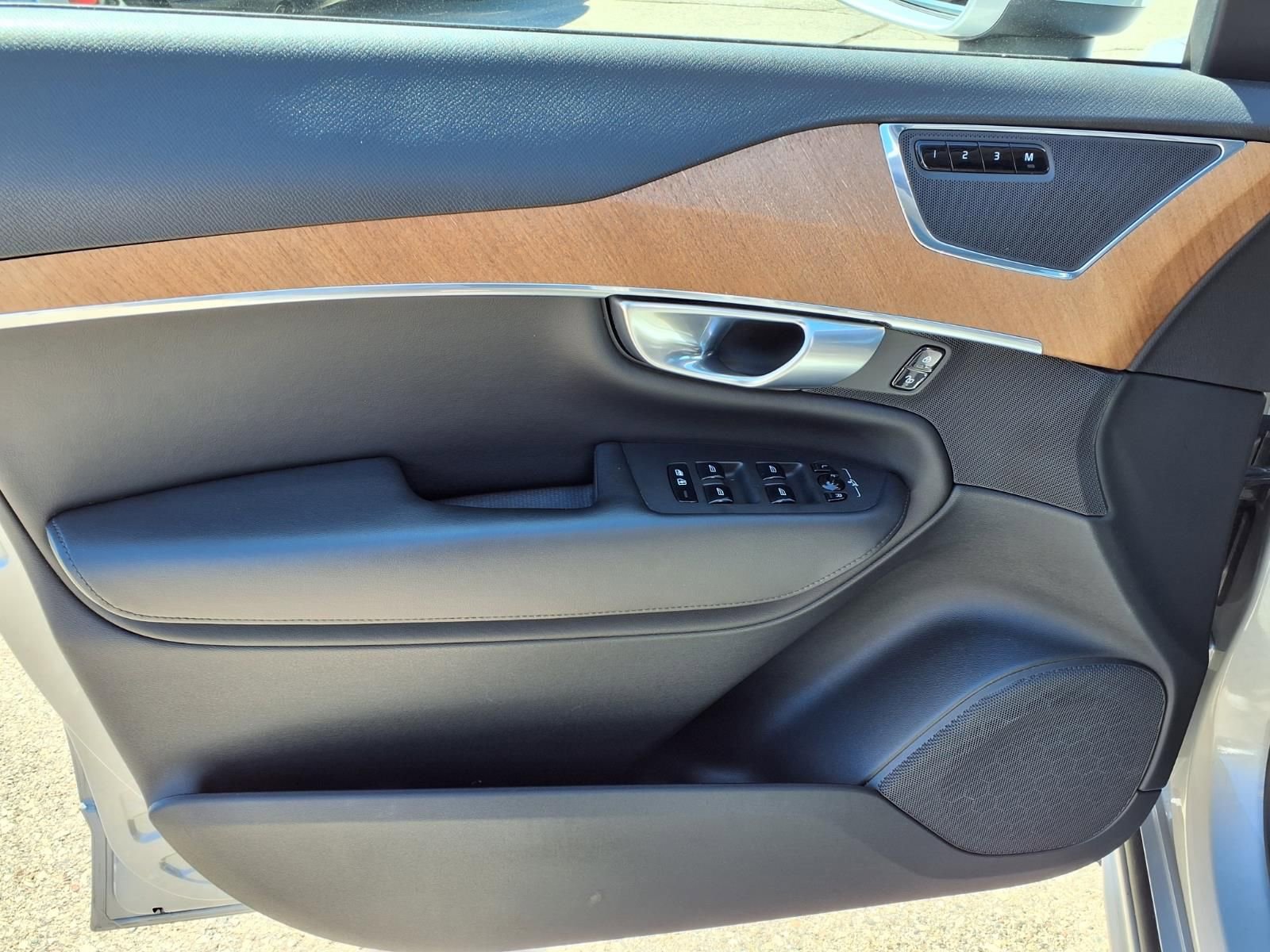 Used 2024 Volvo XC90 B5 Plus AWD/4WD image 14