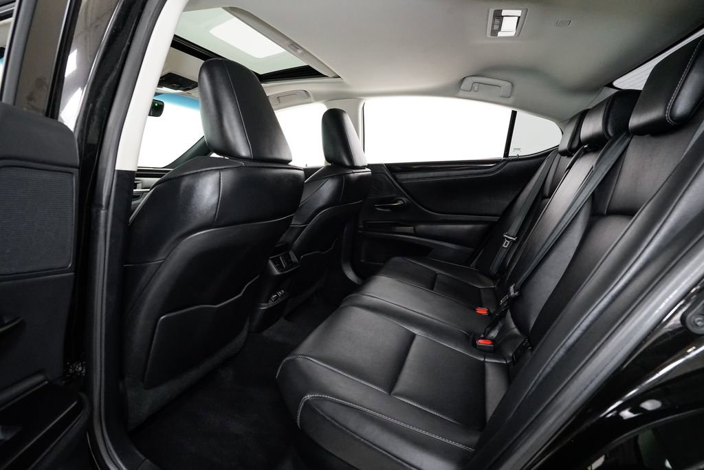 Used 2020 Lexus ES 300h 300h w/ Premium Package image 26