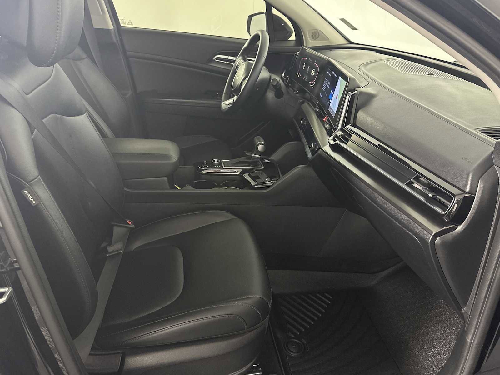 Used 2024 Kia Sportage EX FWD image 12