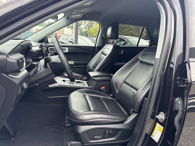 Used 2023 Ford Explorer XLT w/ Equipment Group 202A AWD/4WD image 28