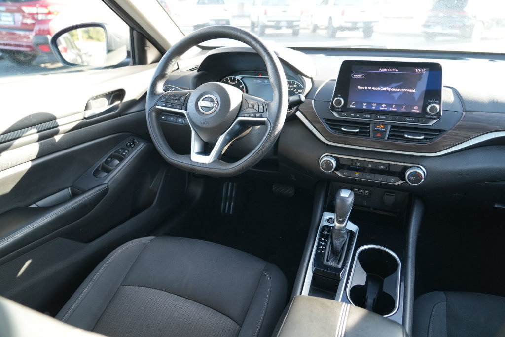 Used 2024 Nissan Altima 2.5 SV FWD image 24