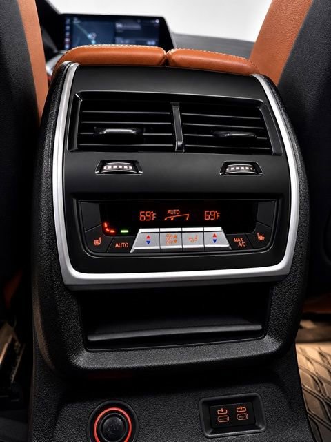 Used 2022 BMW X7 xDrive40i w/ M Sport Package AWD/4WD image 43