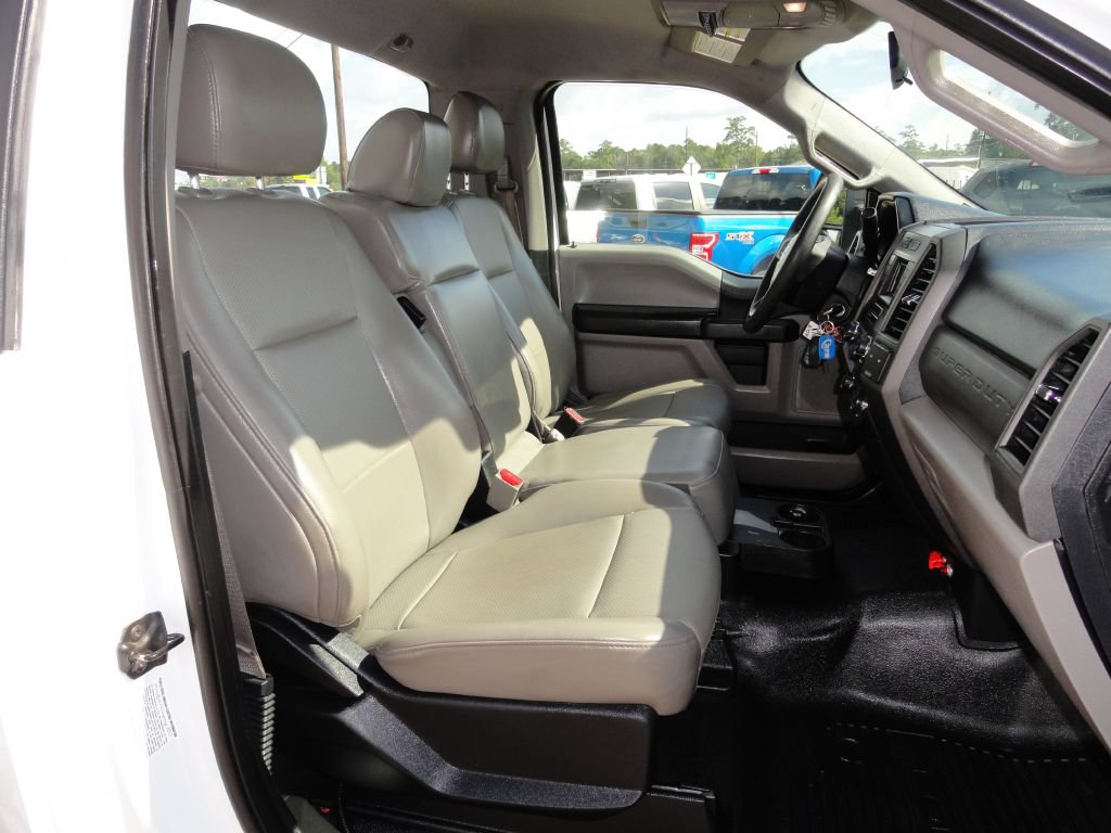 Used 2017 Ford F550 2WD Regular Cab Super Duty image 6
