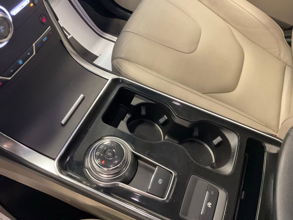 Used 2019 Ford Edge Titanium image 16