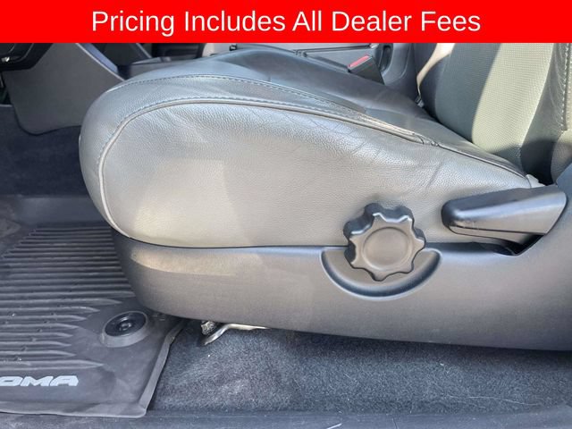 Used 2017 Toyota Tacoma TRD Sport w/ Tow Package (A/T) AWD/4WD image 23