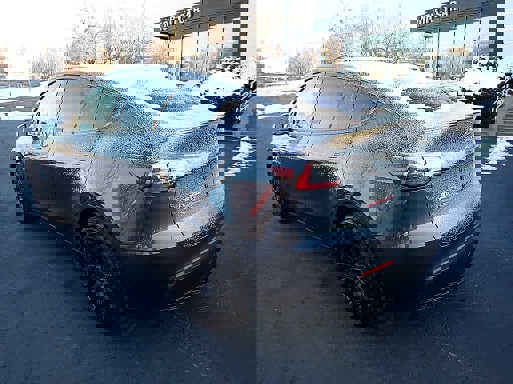 Used 2024 Tesla Model Y Long Range image 3