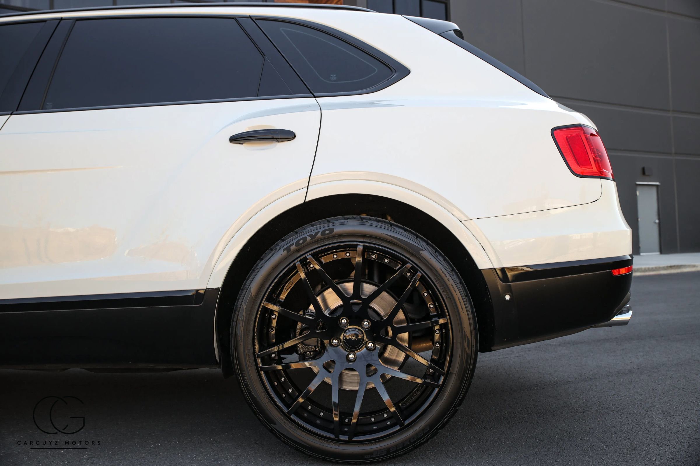 Used 2019 Bentley Bentayga image 10