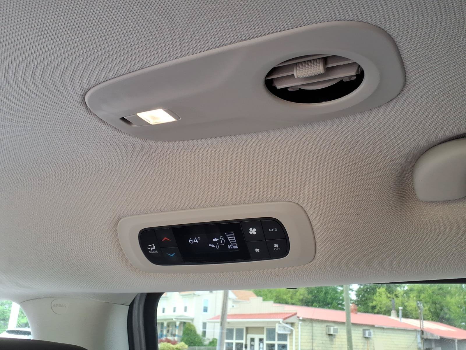 Used 2024 Chrysler Pacifica Touring-L FWD image 17