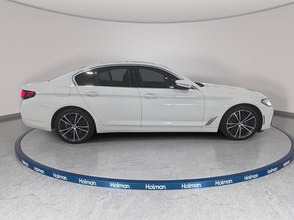 Certified 2023 BMW 530i xDrive w/ Premium Package AWD/4WD image 4