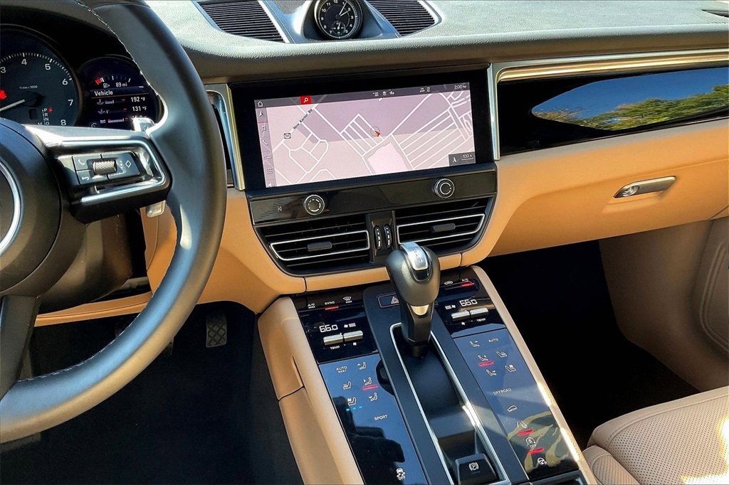 Used 2022 Porsche Macan image 9