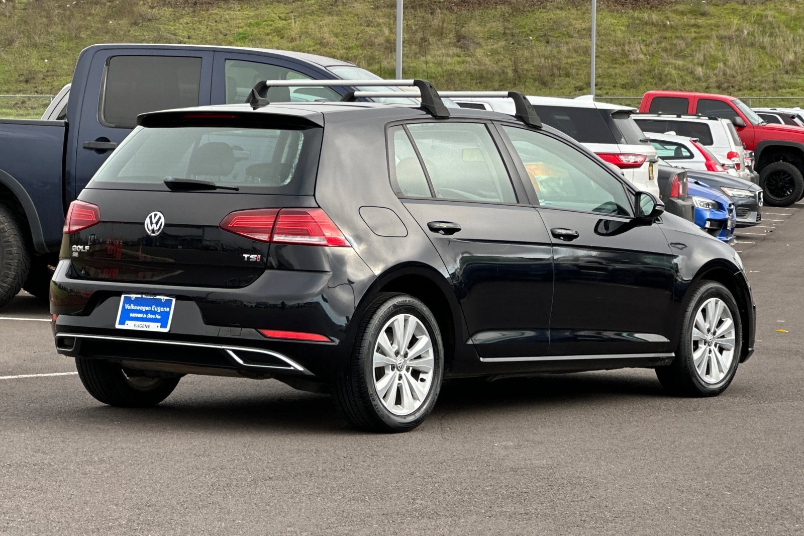 Used 2018 Volkswagen Golf SE image 3