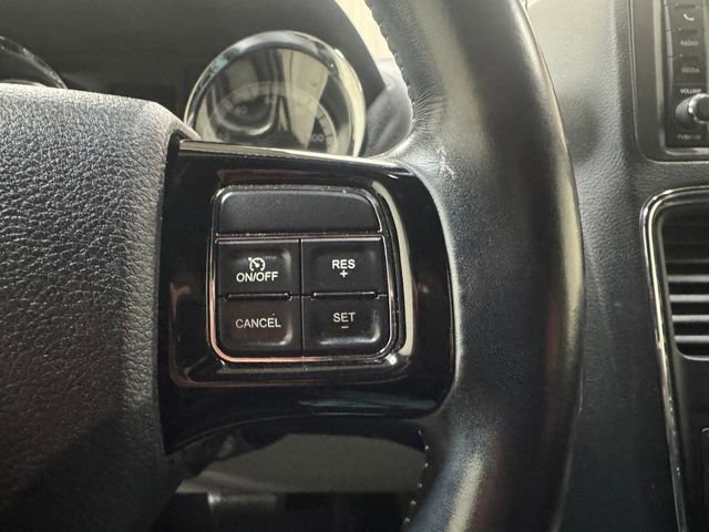 Used 2019 Dodge Grand Caravan SXT w/ Rear Park Assist Package FWD image 18