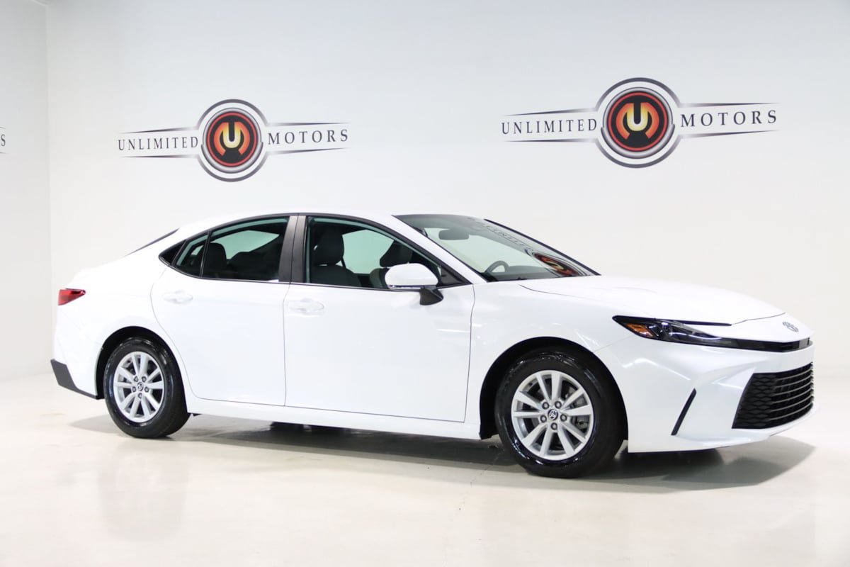 Used 2026 Toyota Camry SE FWD image 6