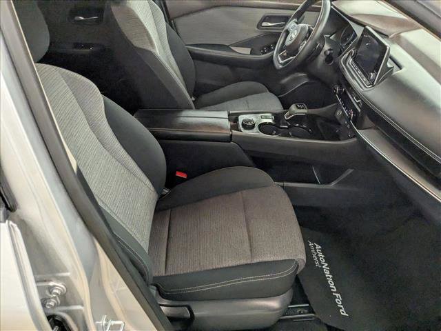 Used 2023 Nissan Rogue SV image 18