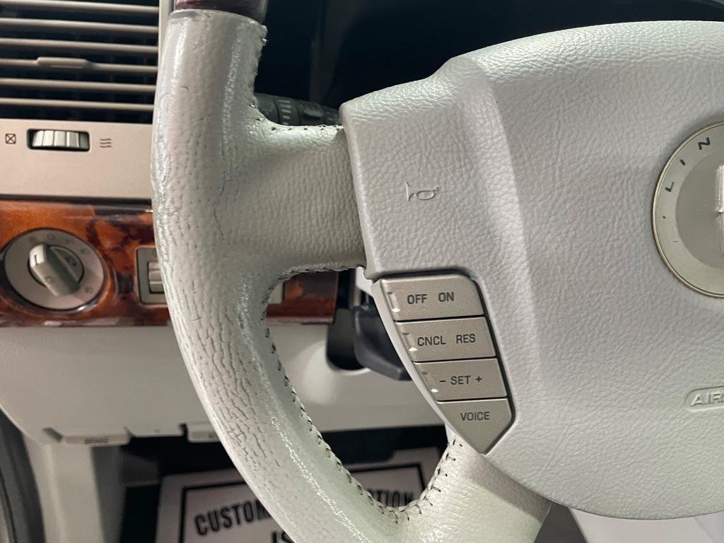Used 2005 Lincoln Navigator Luxury AWD/4WD image 31