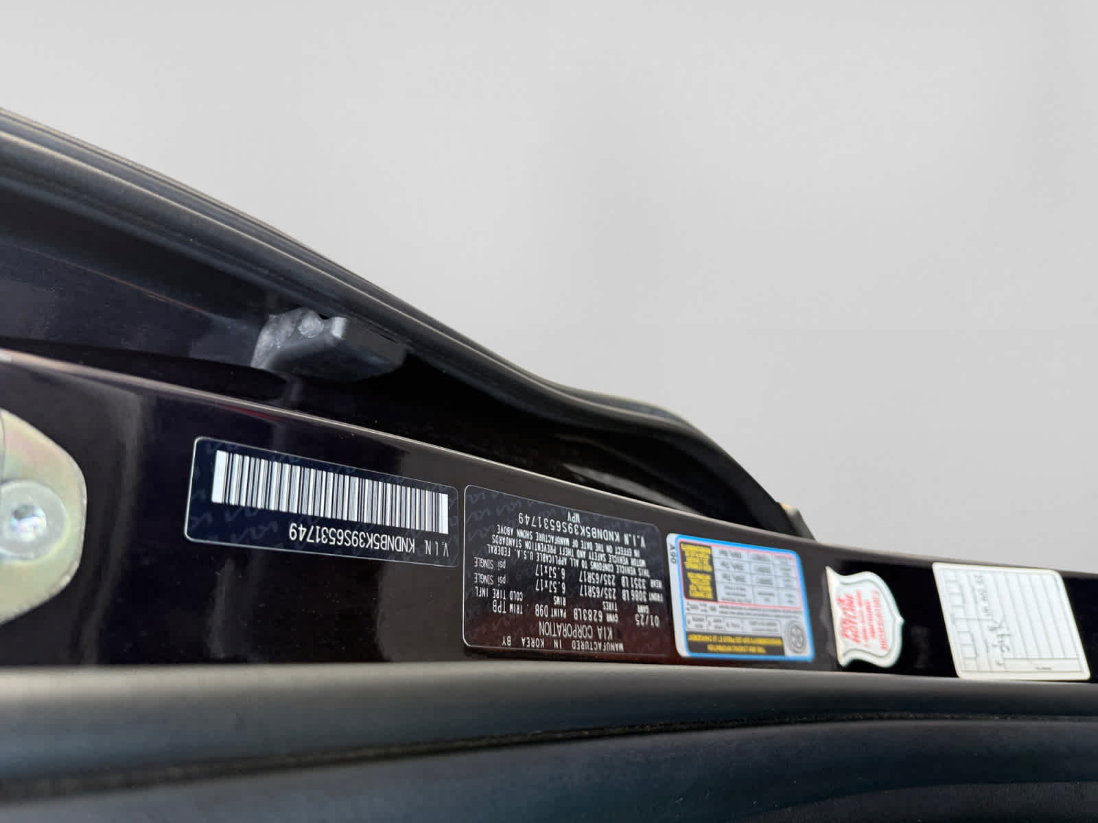 Used 2025 Kia Carnival FWD image 25