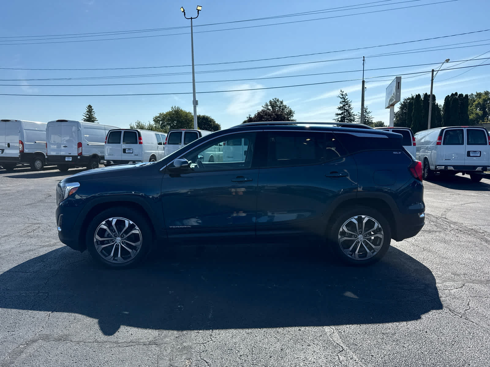 Certified 2021 GMC Terrain SLT w/ Infotainment Package II AWD/4WD image 2