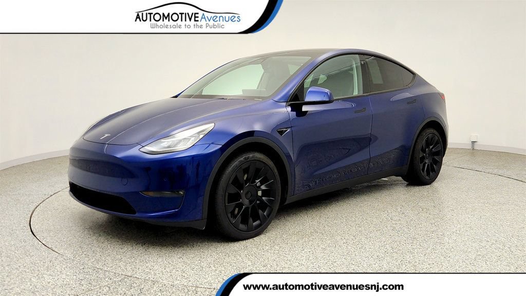 Used 2022 Tesla Model Y Long Range AWD/4WD image 1