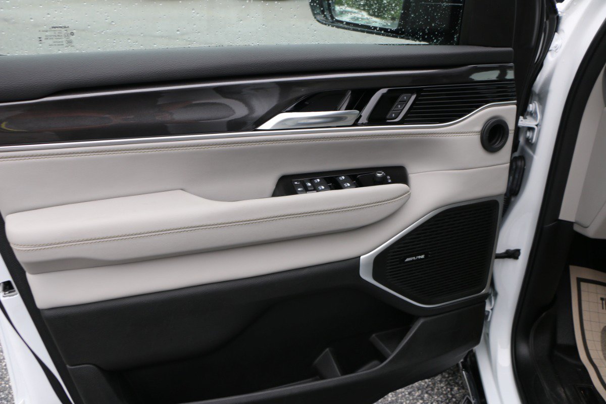 Used 2023 Jeep Wagoneer 2WD image 16